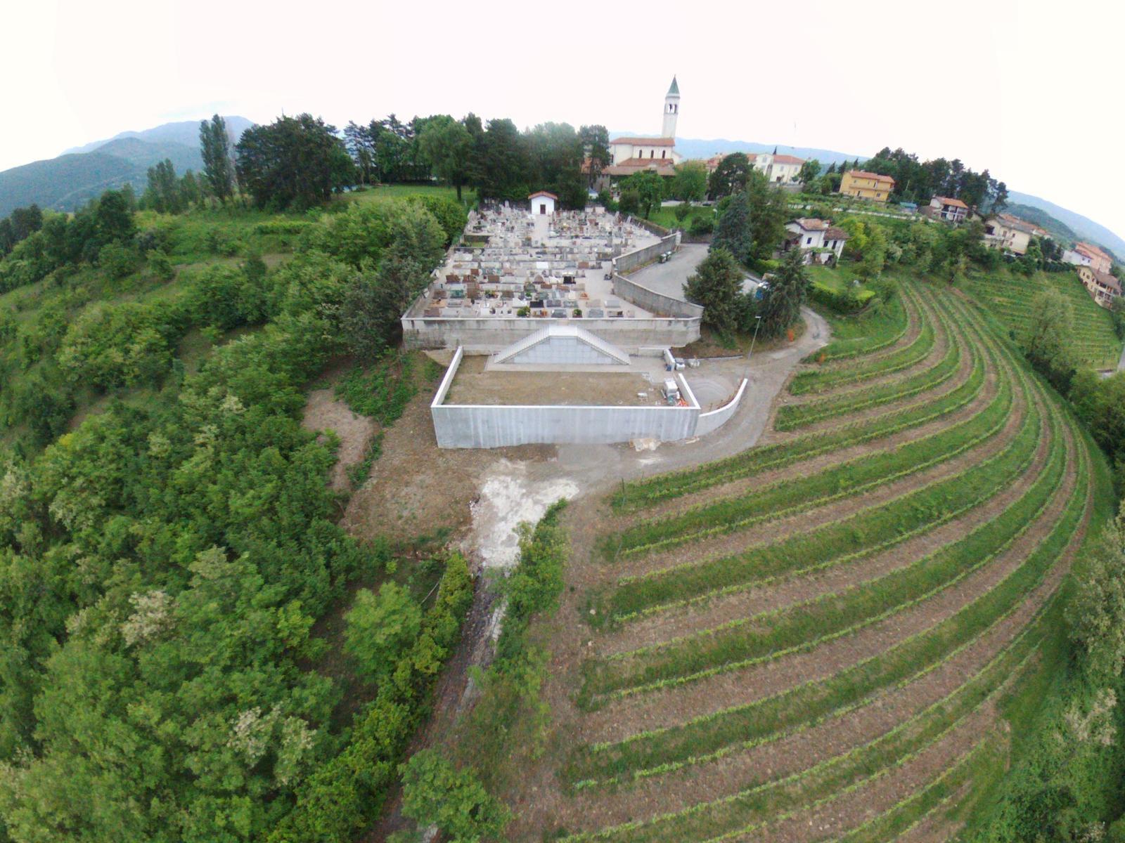 Immagine per Il cimitero di San Floriano del Collio si allarga, una cinquantina i nuovi spazi disponibili